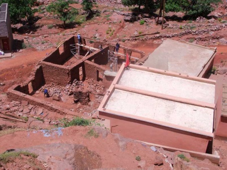 Les salles de l'école en construction